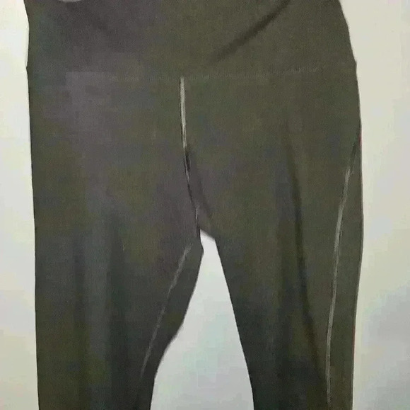 Amazon Essentials Womans Capri Leggings Size M - Picture 2 of 9